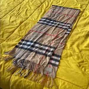 Burberry The Classic Check Cashmere Scarf